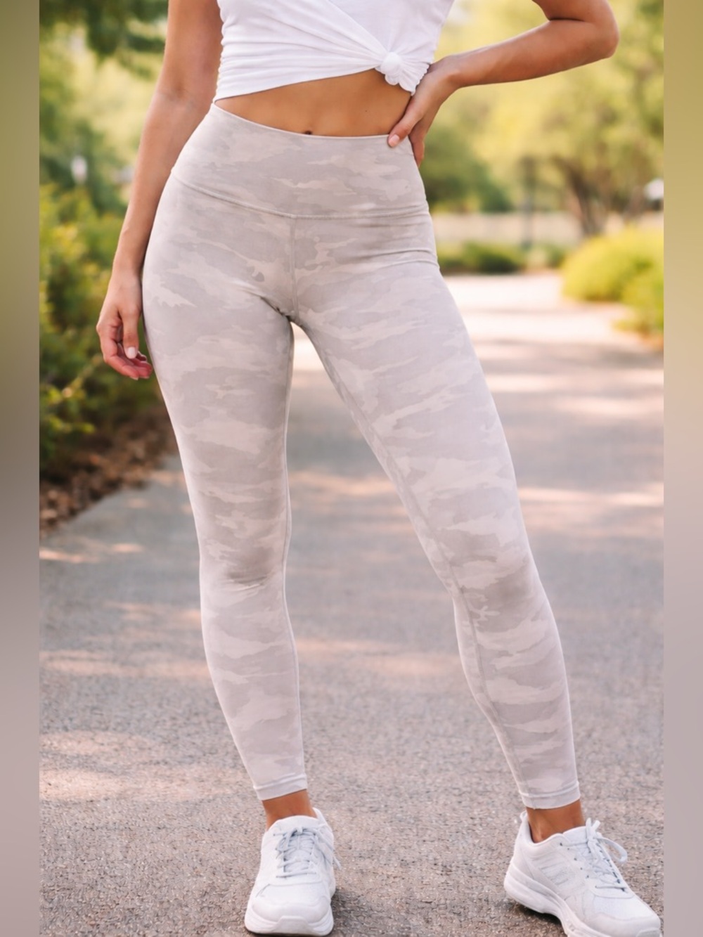 Athleta Elation 7/8 Tight – Gray Beige Camo | Size Small